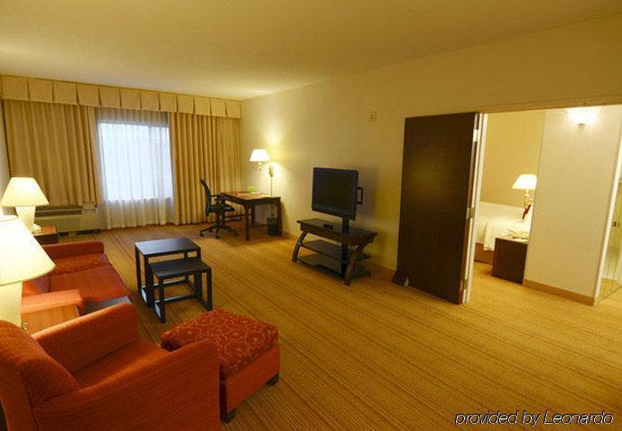คอร์ตยาร์ด แคนซัส ซิตี้ อีสต์/บลู สปริงส์ Hotel บลูสปริงส์ ภายนอก รูปภาพ