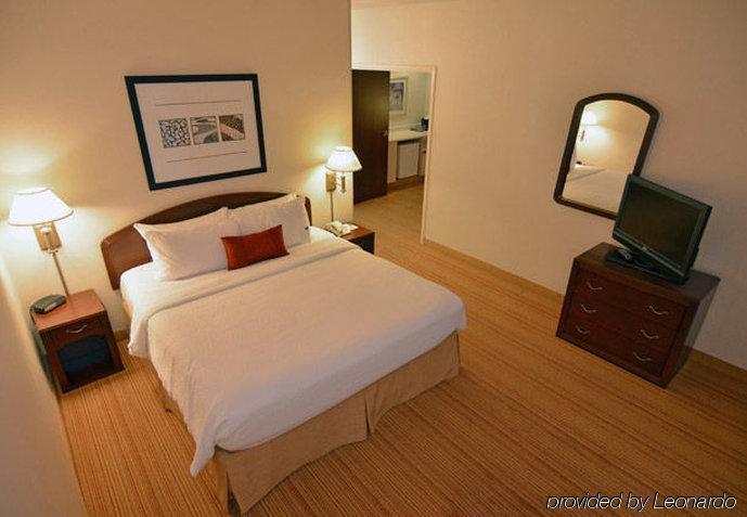คอร์ตยาร์ด แคนซัส ซิตี้ อีสต์/บลู สปริงส์ Hotel บลูสปริงส์ ภายนอก รูปภาพ