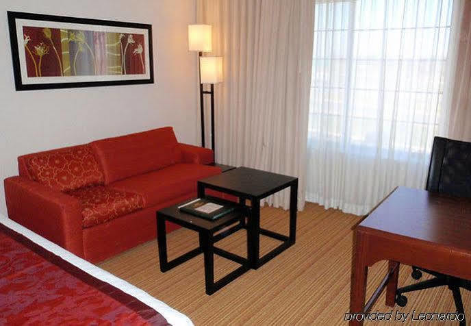 คอร์ตยาร์ด แคนซัส ซิตี้ อีสต์/บลู สปริงส์ Hotel บลูสปริงส์ ภายนอก รูปภาพ