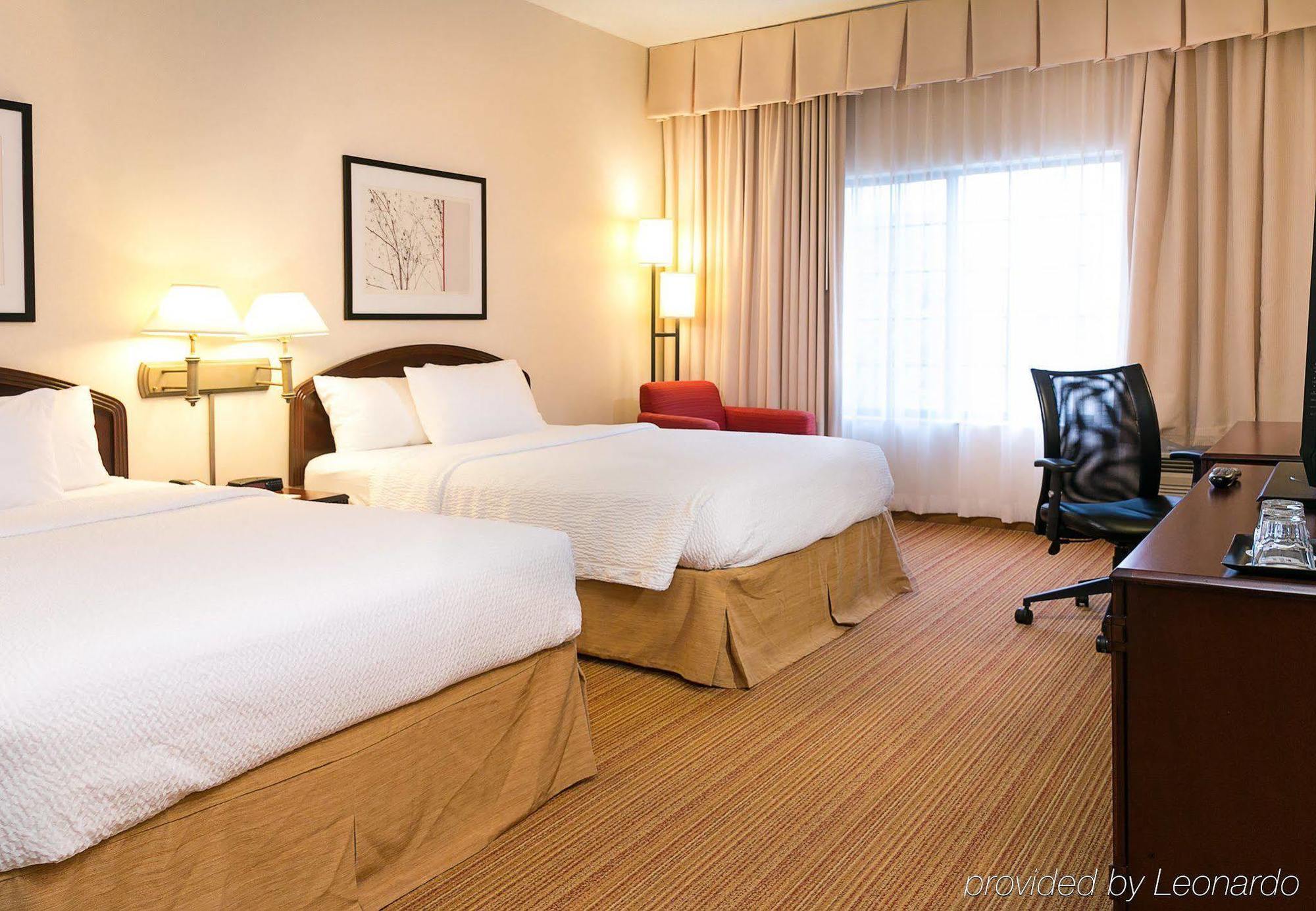 คอร์ตยาร์ด แคนซัส ซิตี้ อีสต์/บลู สปริงส์ Hotel บลูสปริงส์ ภายนอก รูปภาพ