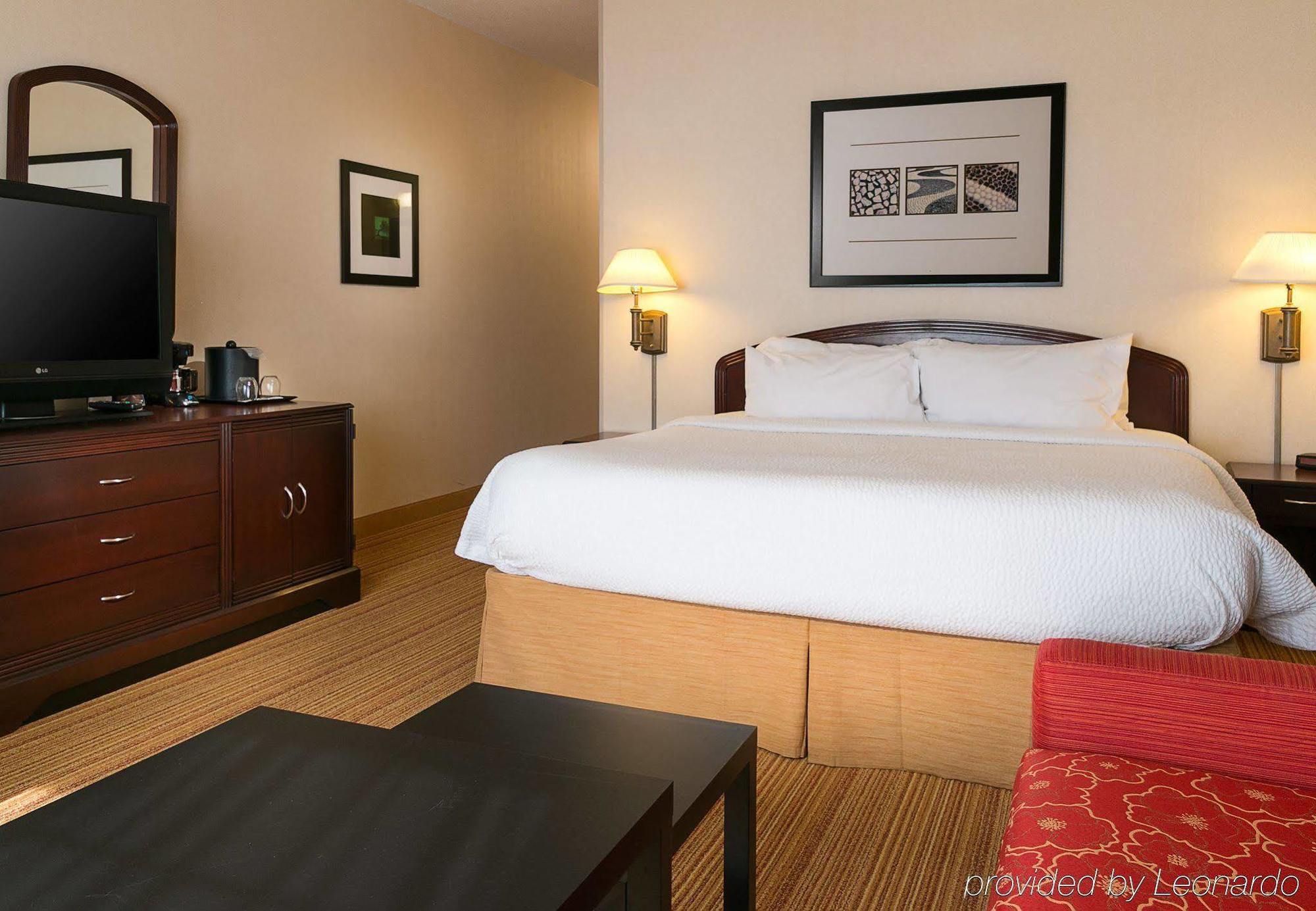 คอร์ตยาร์ด แคนซัส ซิตี้ อีสต์/บลู สปริงส์ Hotel บลูสปริงส์ ภายนอก รูปภาพ