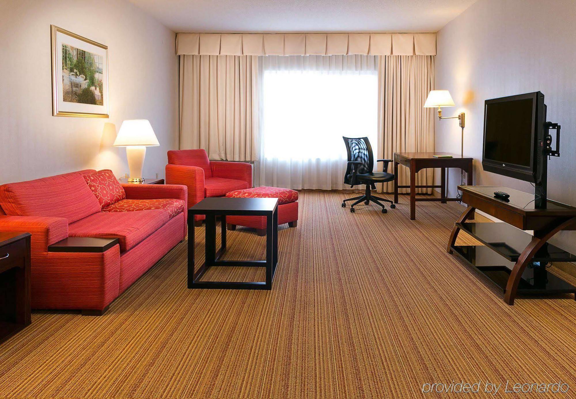 คอร์ตยาร์ด แคนซัส ซิตี้ อีสต์/บลู สปริงส์ Hotel บลูสปริงส์ ภายนอก รูปภาพ