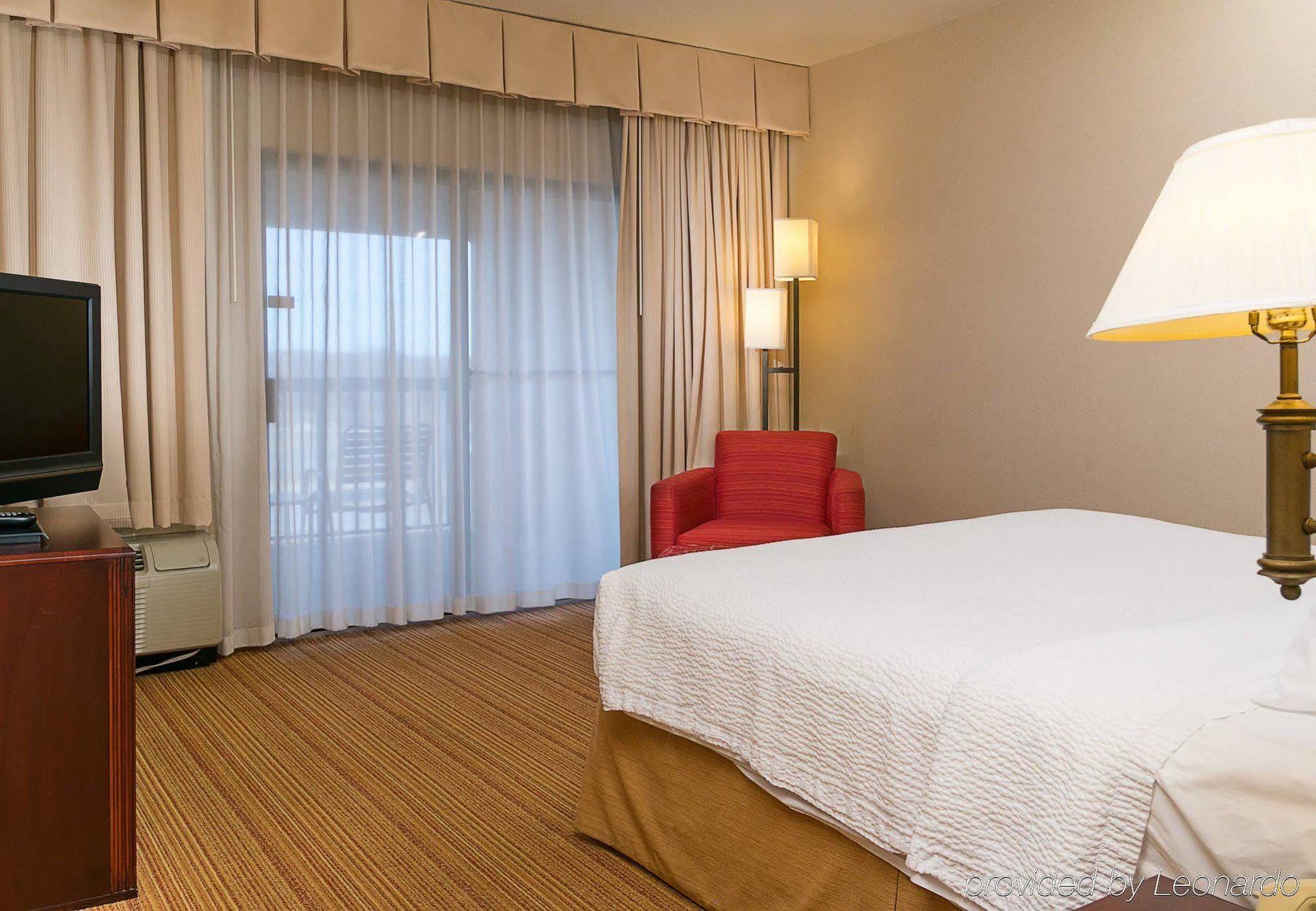 คอร์ตยาร์ด แคนซัส ซิตี้ อีสต์/บลู สปริงส์ Hotel บลูสปริงส์ ภายนอก รูปภาพ