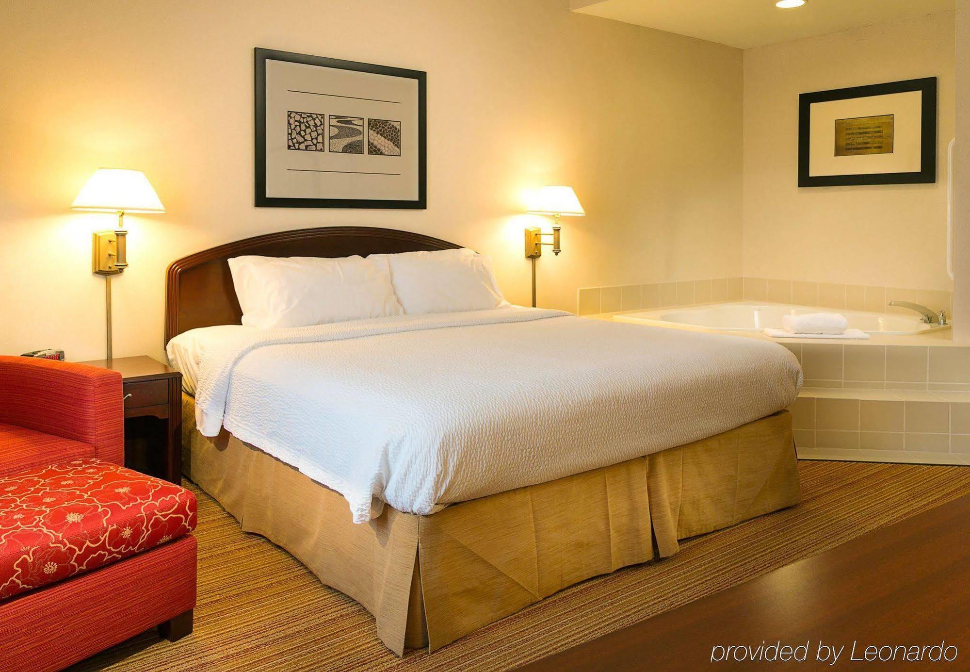 คอร์ตยาร์ด แคนซัส ซิตี้ อีสต์/บลู สปริงส์ Hotel บลูสปริงส์ ภายนอก รูปภาพ